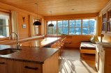 Küche und Wohnzimmer